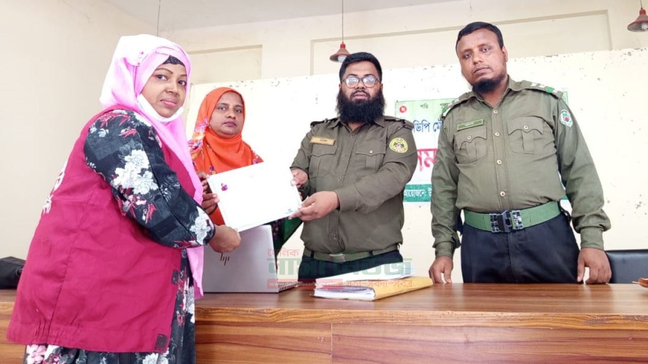 দৌলতপুরে আনসার ও গ্রাম প্রতিরক্ষা বাহিনীর ১০ দিনের মৌলিক ভিত্তিক প্রশিক্ষণ শেষে সার্টিফিকেট ও ভাতা প্রদান