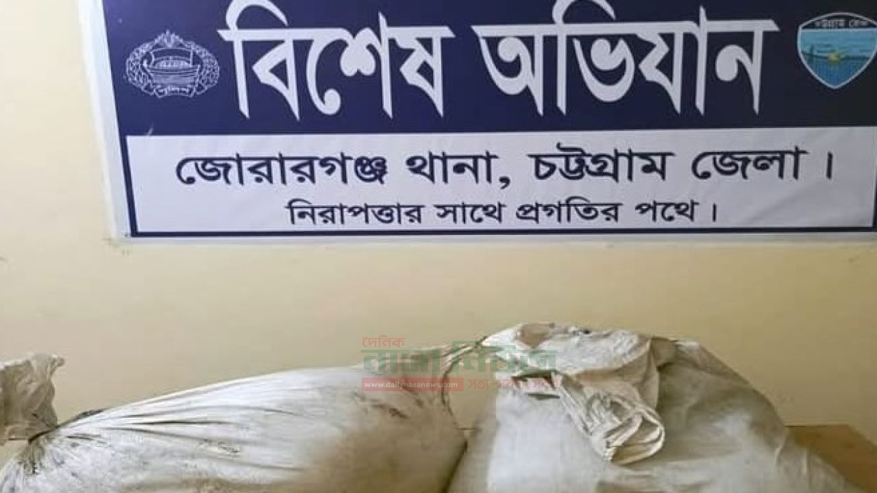 চট্টগ্রামের জোরারগঞ্জে বিশেষ অভিযানে ৫০ লিটার চোলাইমদ ও নাম্বারবিহীন সিএনজি উদ্ধার