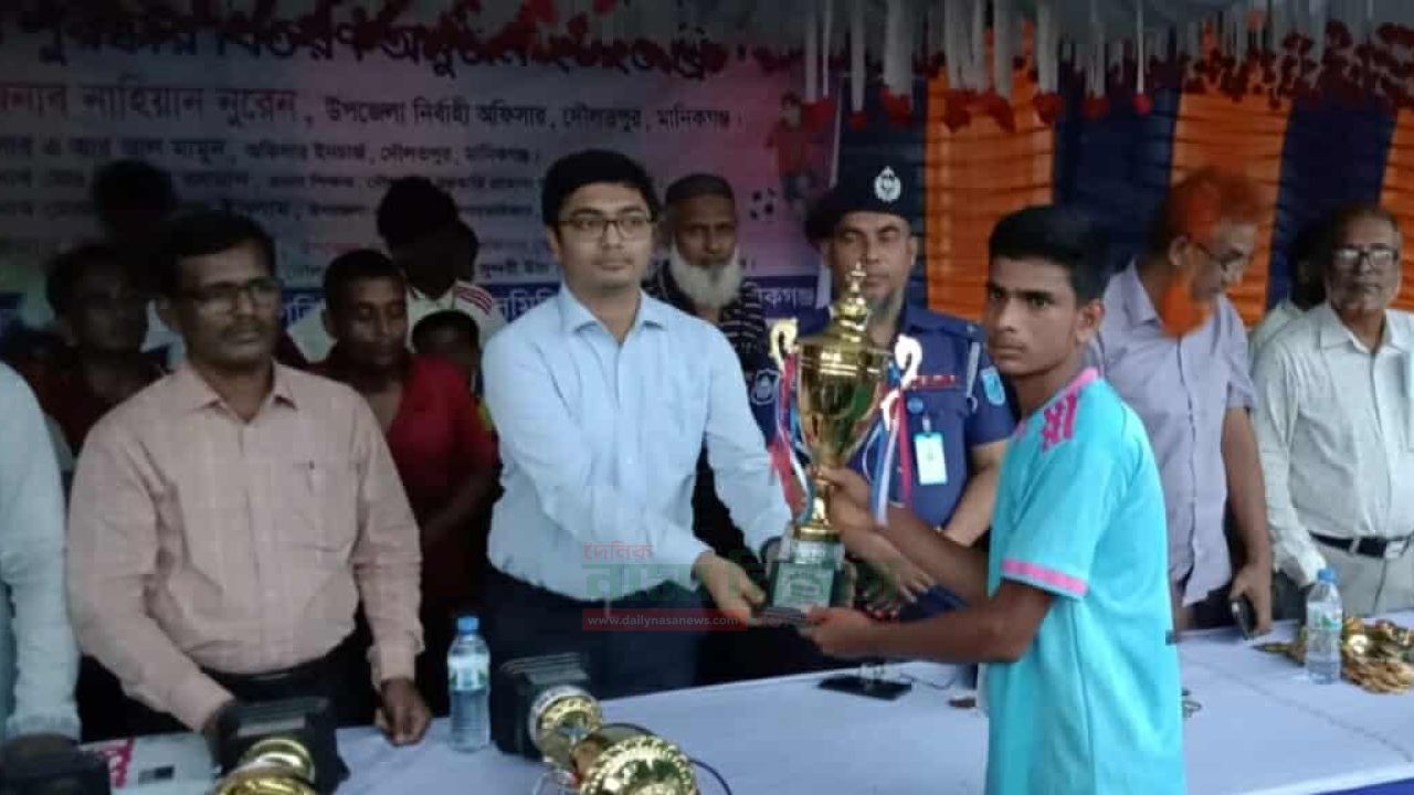 দৌলতপুরে গ্রীষ্মকালীন ক্রীড়া প্রতিযোগিতার পুরস্কার বিতরণ