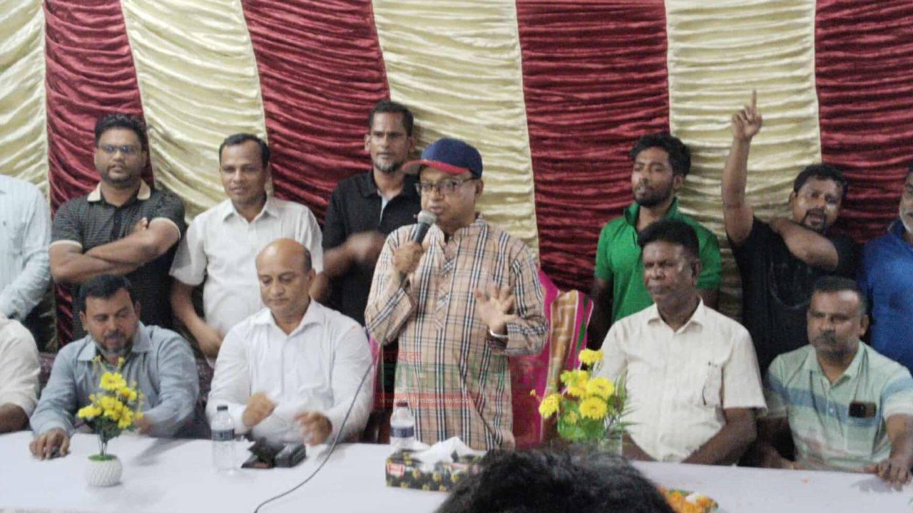 দৌলতপুরে বিভিন্ন পুজা মন্ডপ পরিদর্শন করলেনঃ খোন্দকার আকবর হোসেন বাবলু 