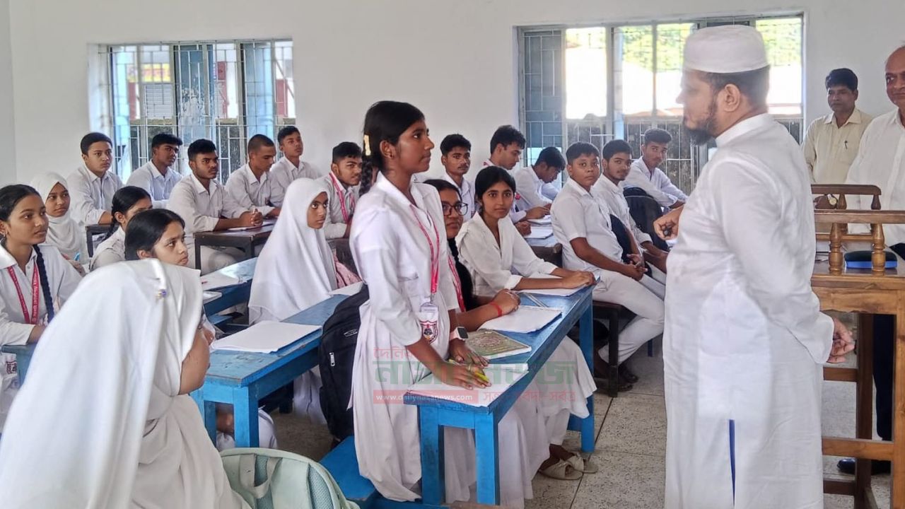 কোটালীপাড়ায় জেলা প্রশাসক কর্তৃক বিভিন্ন দপ্তর পরিদর্শন