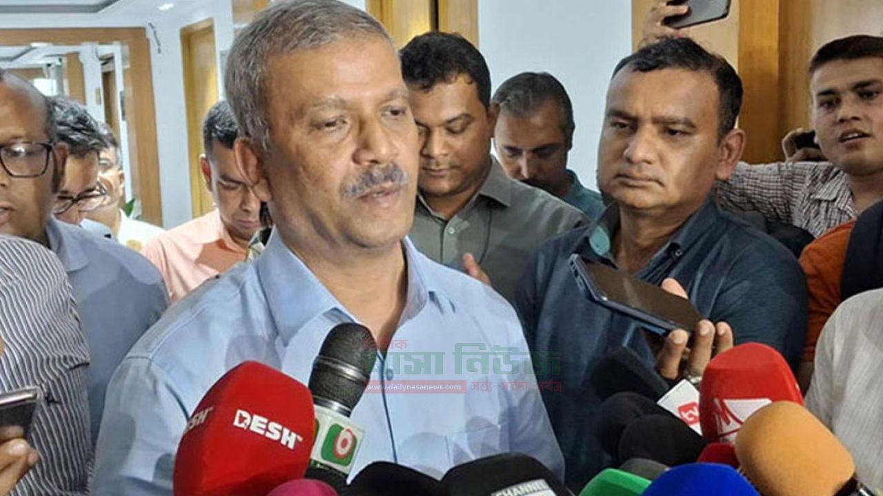 বিচার প্রক্রিয়ায় সেনা কর্মকর্তাদের উপস্থিত হওয়া অত্যন্ত প্রশংসার দাবিদারঃ আসিফ নজরুল