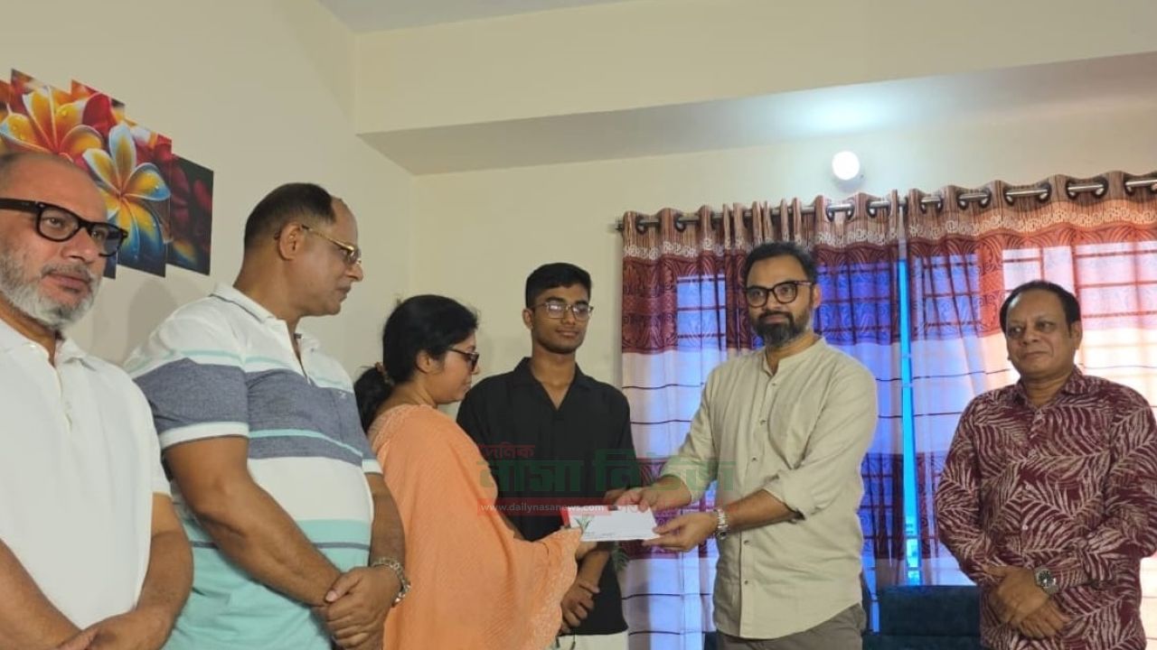 দাবাড়ু মনন রেজা নীরকে তারেক রহমানের পক্ষ থেকে আর্থিক সহায়তা প্রদান করেন আমিনুল হক