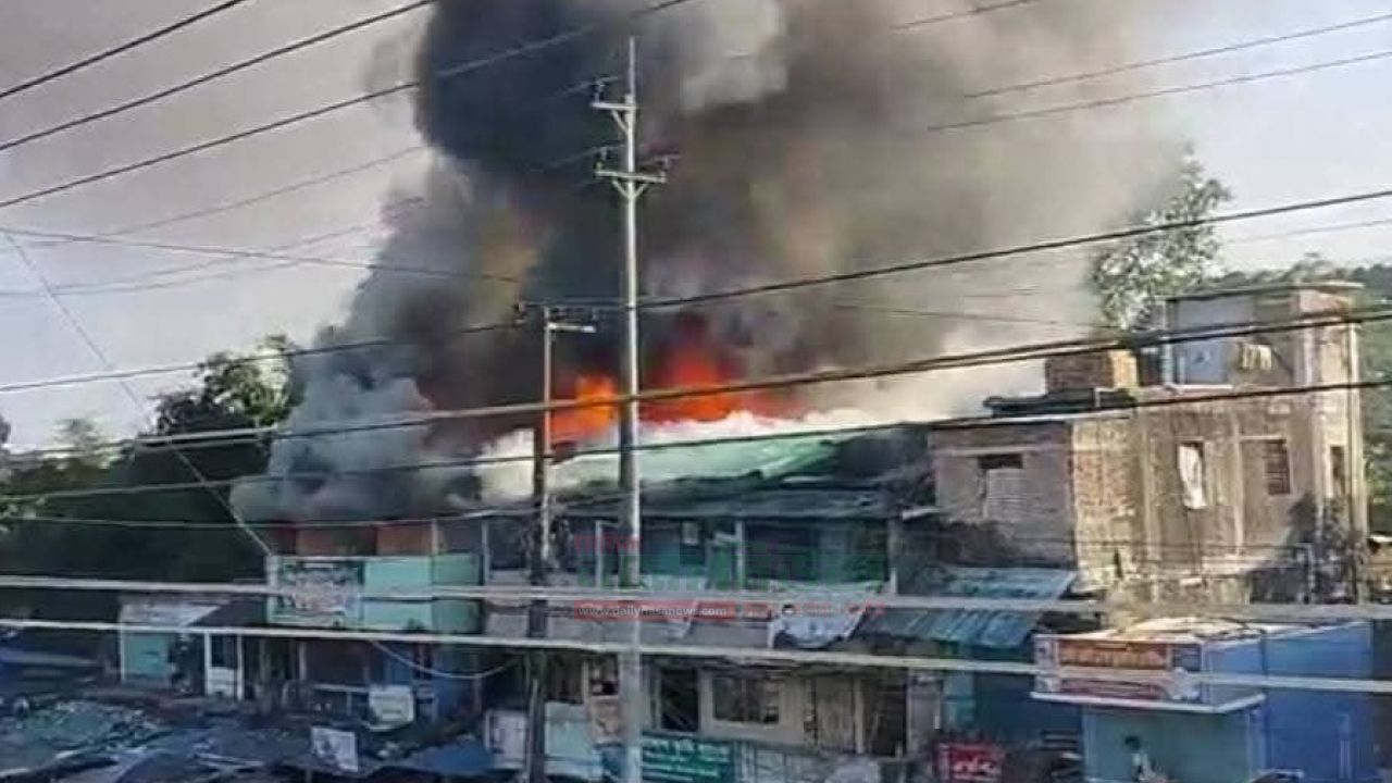  উখিয়ায় বাজারে ভয়াবহ অগ্নিকান্ডে ১৬টি দোকান ও ২টি ঘর ভস্মীভূত,এক ব্যবসায়ীর মৃত্যু