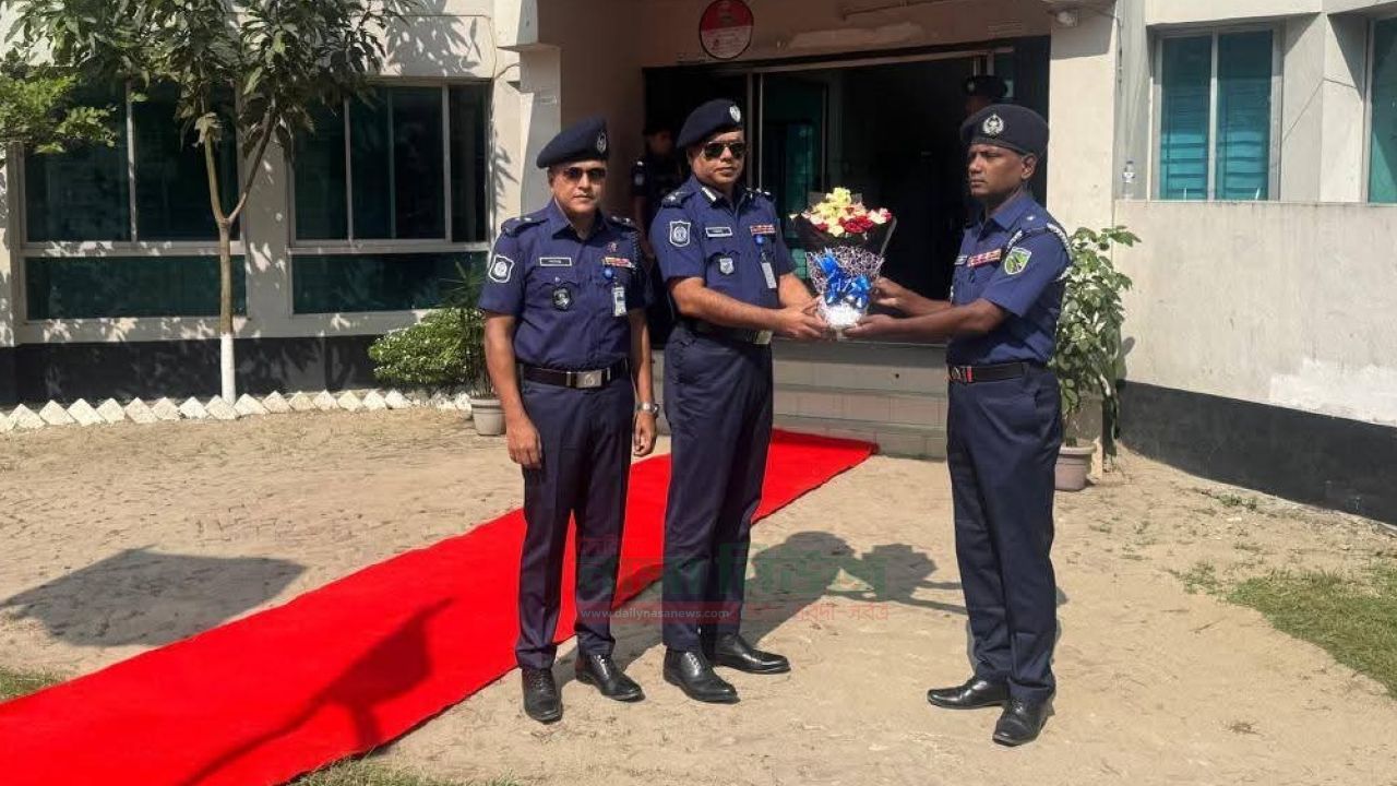 তারাগঞ্জ হাইওয়ে থানা পরিদর্শন করলেন ডিআইজি